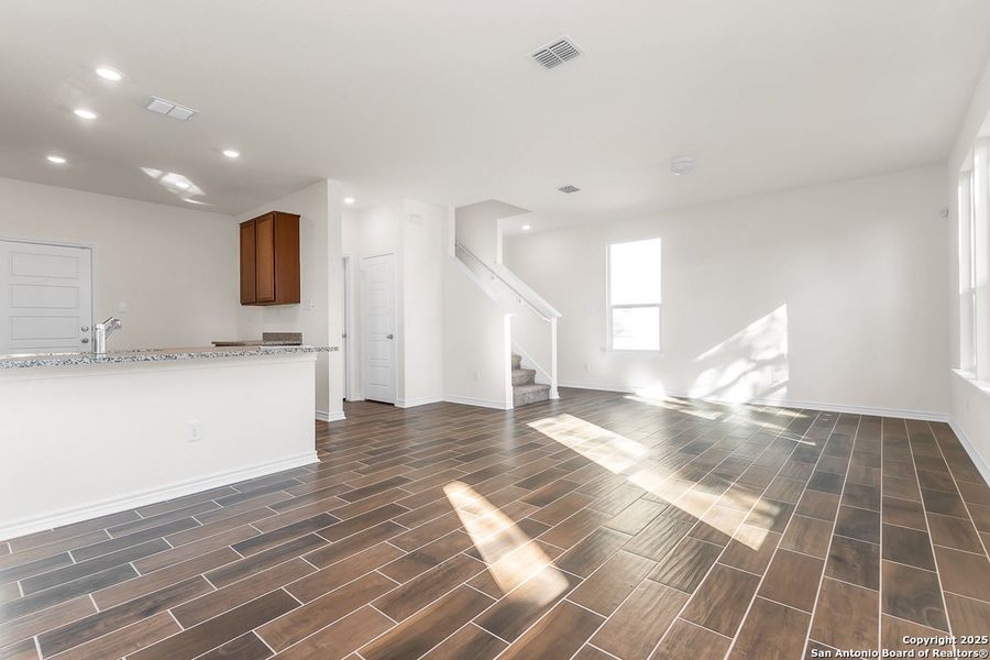 Spacious, unfurnished interior of a new home in Spanish Trails Villas, San Antonio (Image 7).