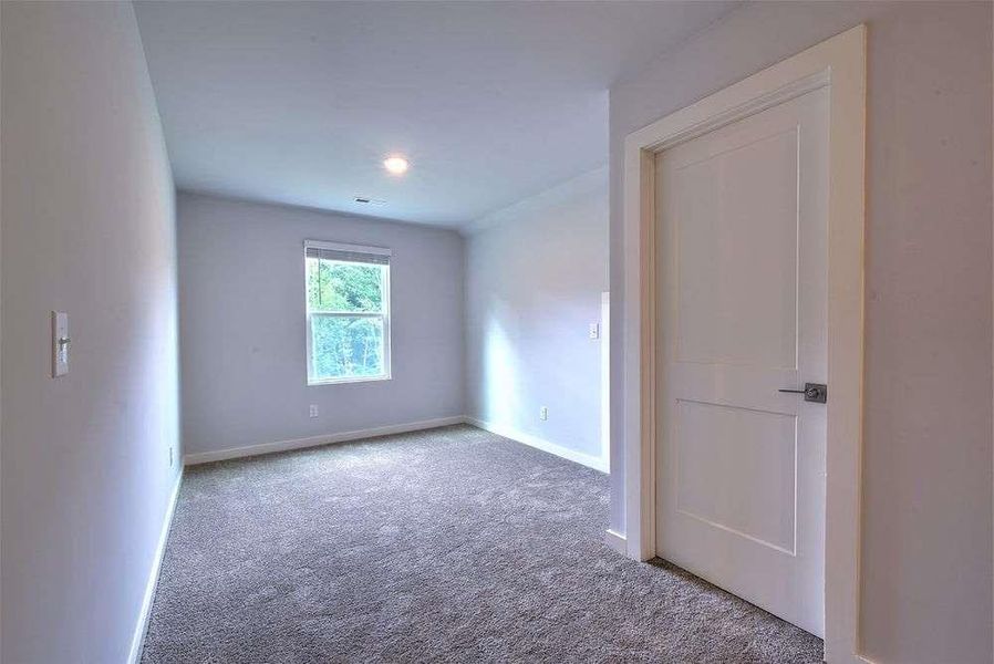 Spacious, unfurnished interior of a new home in The Woodlands Preserve, Jackson (Image 28).