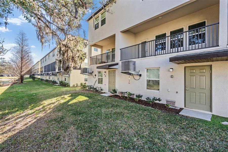 Exterior details and patio area of a home in , Tampa (Image 32).
