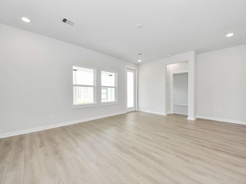 Spacious, unfurnished interior of a new home in Sunterra, Katy (Image 19).