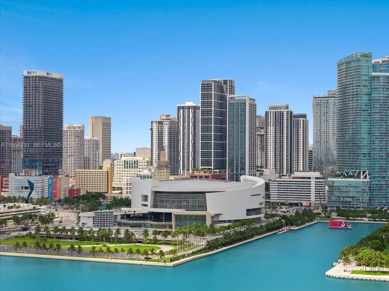 Condo located in Miami, FL showcasing its design and architecture (Image 28).