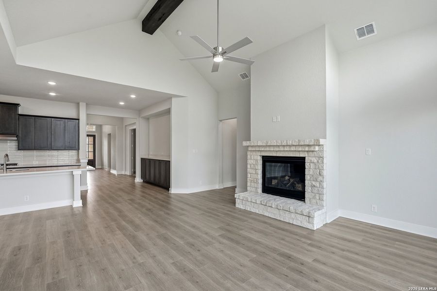 Spacious, unfurnished interior of a new home in Esperanza 50's, Boerne (Image 30).