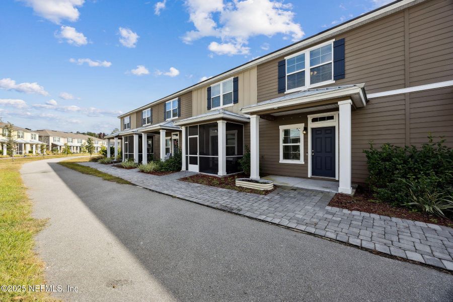 Exterior details and patio area of a home in , Yulee (Image 2).