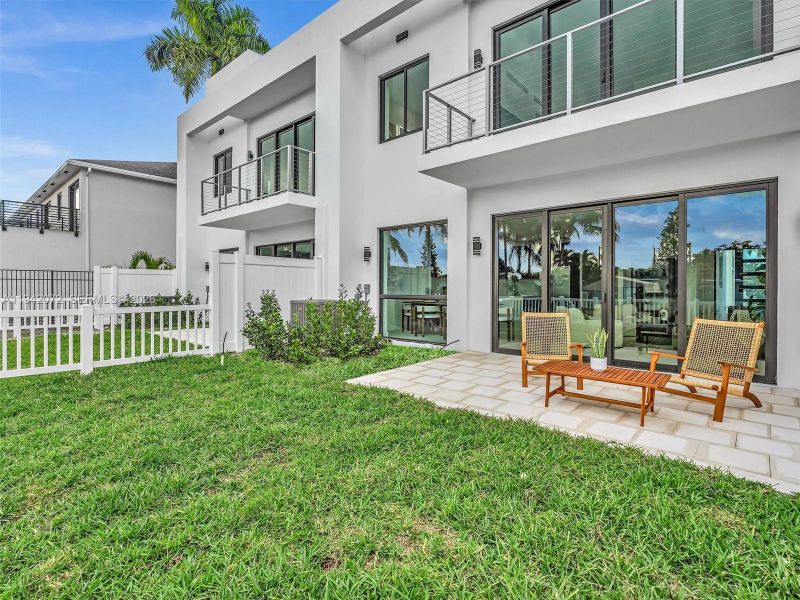 Exterior details and patio area of a home in , Dania Beach (Image 34).