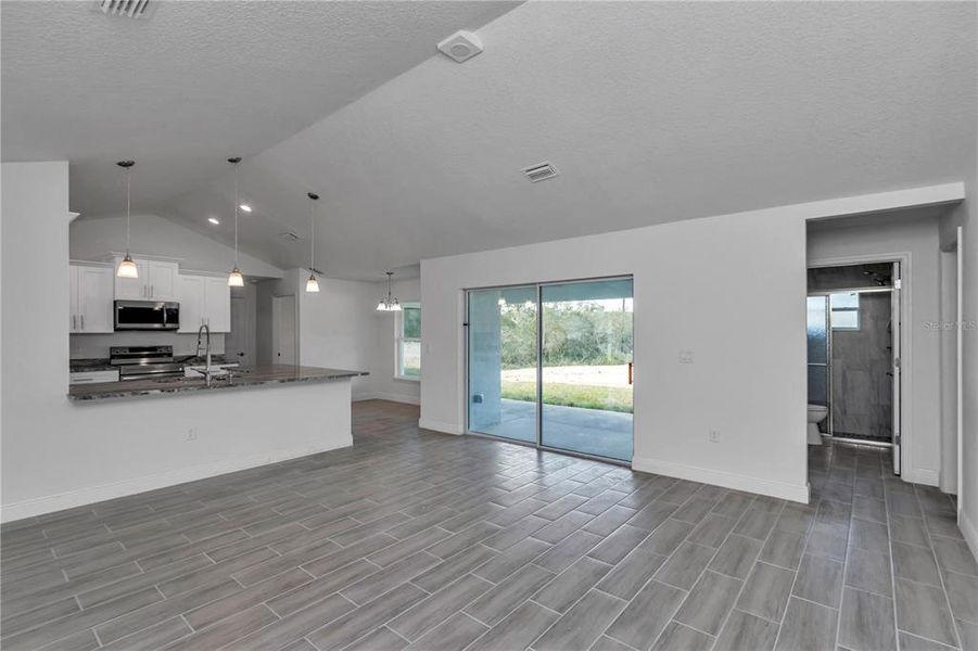 Spacious, unfurnished interior of a new home in , Ocala (Image 33).