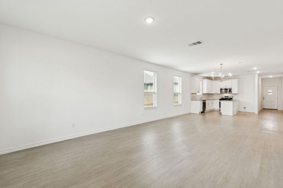Spacious, unfurnished interior of a new home in River Ranch, Dayton (Image 17).