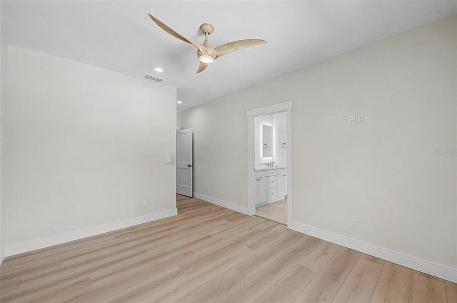 Spacious, unfurnished interior of a new home in , Tampa (Image 43). Spacious, unfurnished interior of a new home in , Tampa (Image 43).
