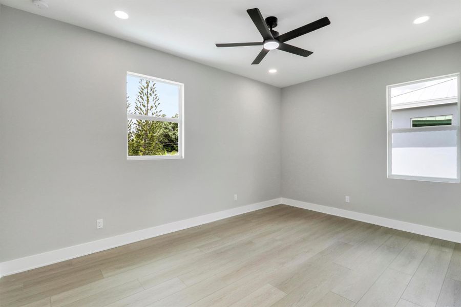 Spacious, unfurnished interior of a new home in , Jensen Beach (Image 47).