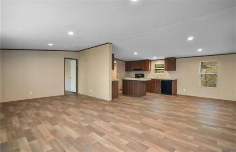 Spacious, unfurnished interior of a new home in , Talking Rock (Image 11).