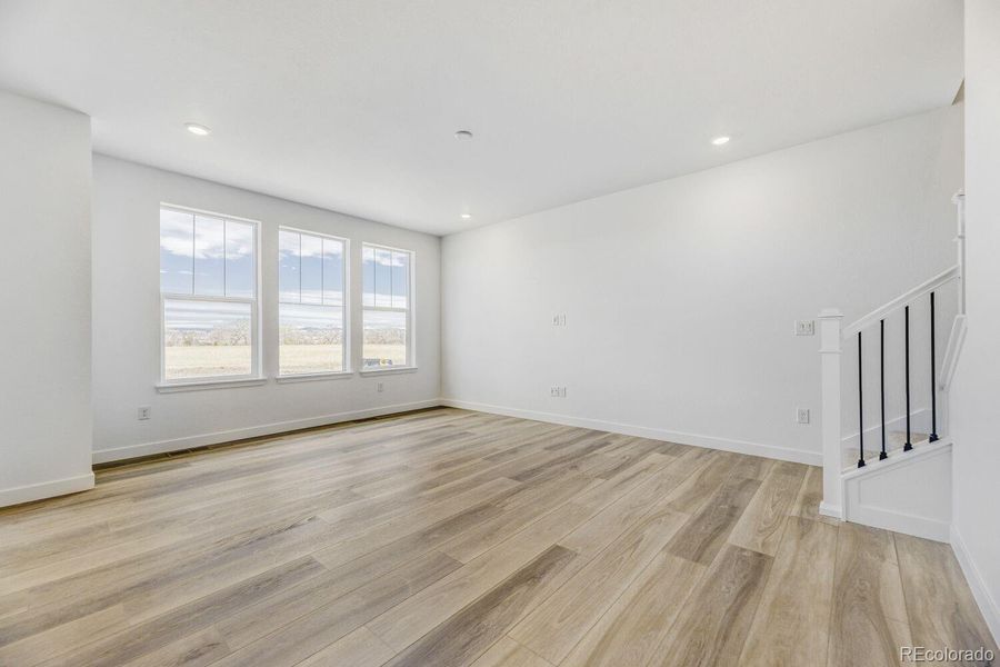 Spacious, unfurnished interior of a new home in Vermilion Creek, Centennial (Image 8).