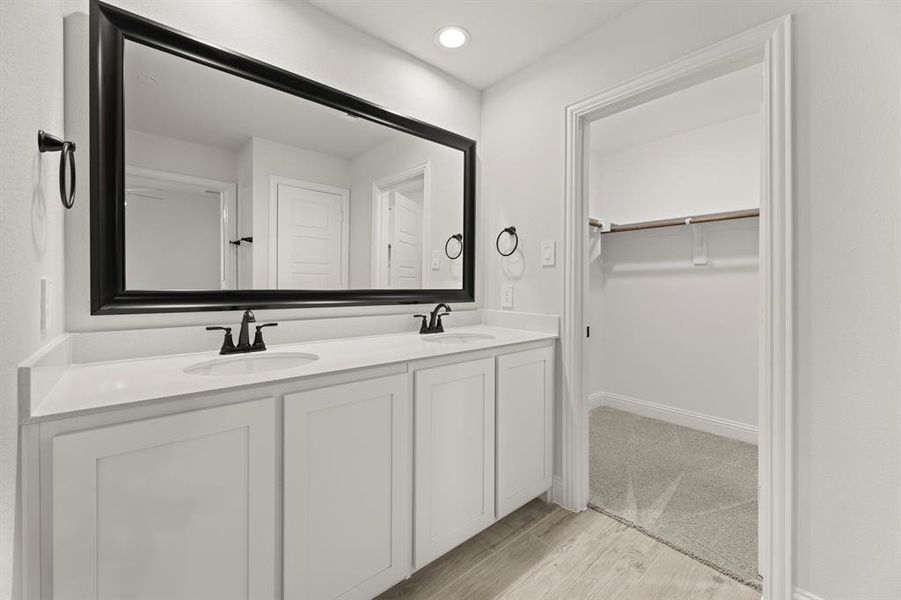 22. 6945 Mustang - Bath (3) 22. 6945 Mustang - Bath (3)