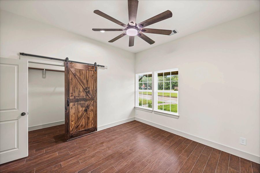 Spacious, unfurnished interior of a new home in , Baytown (Image 30).
