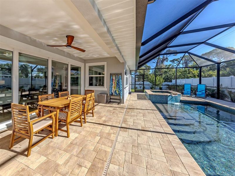 Exterior details and patio area of a home in , Venice (Image 20).