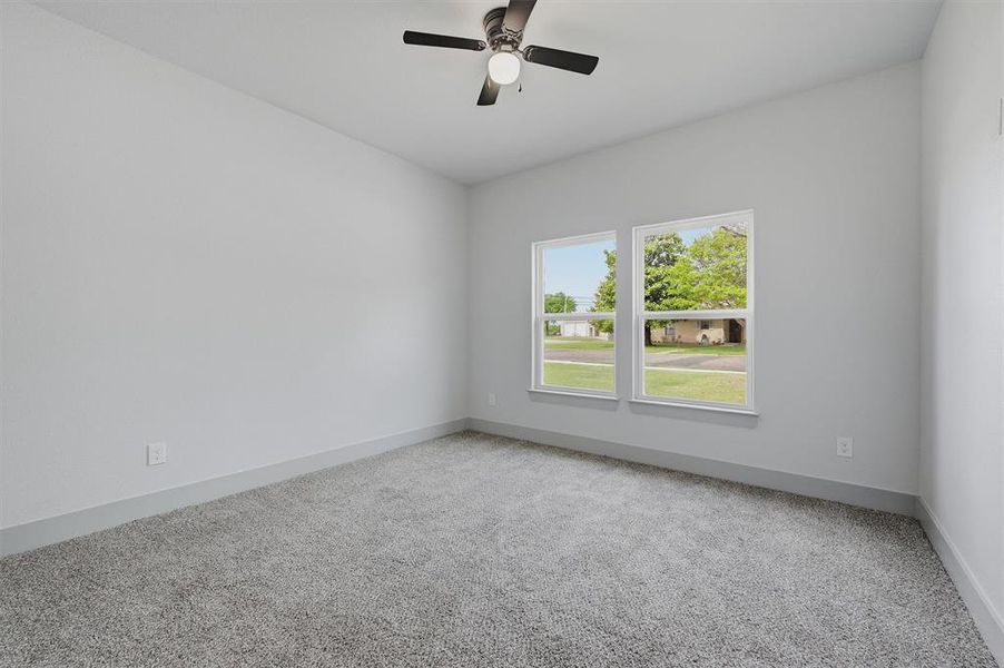 Spacious, unfurnished interior of a new home in , Sherman (Image 15).