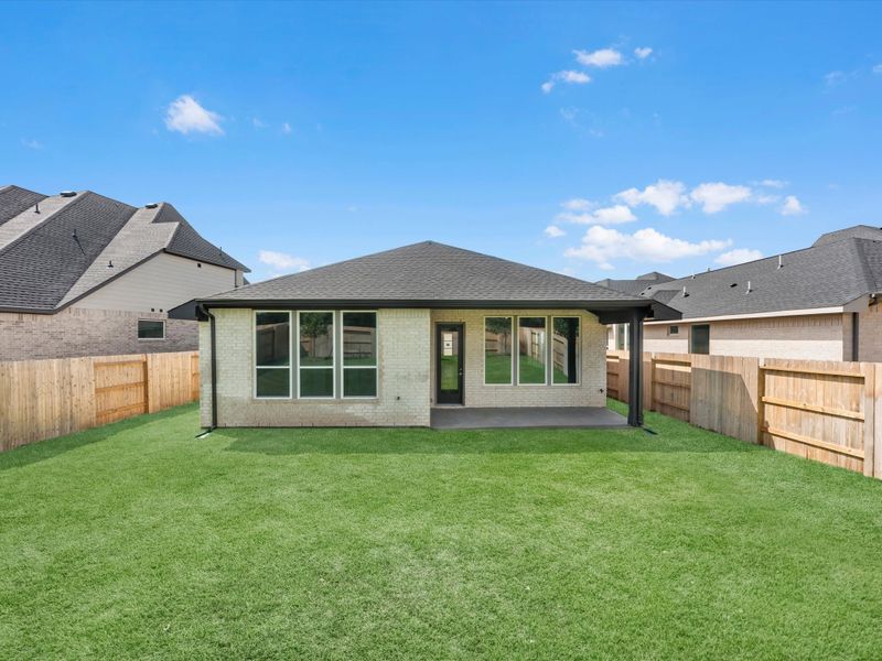 Exterior details and patio area of a home in Clopton Farms, Montgomery (Image 3).