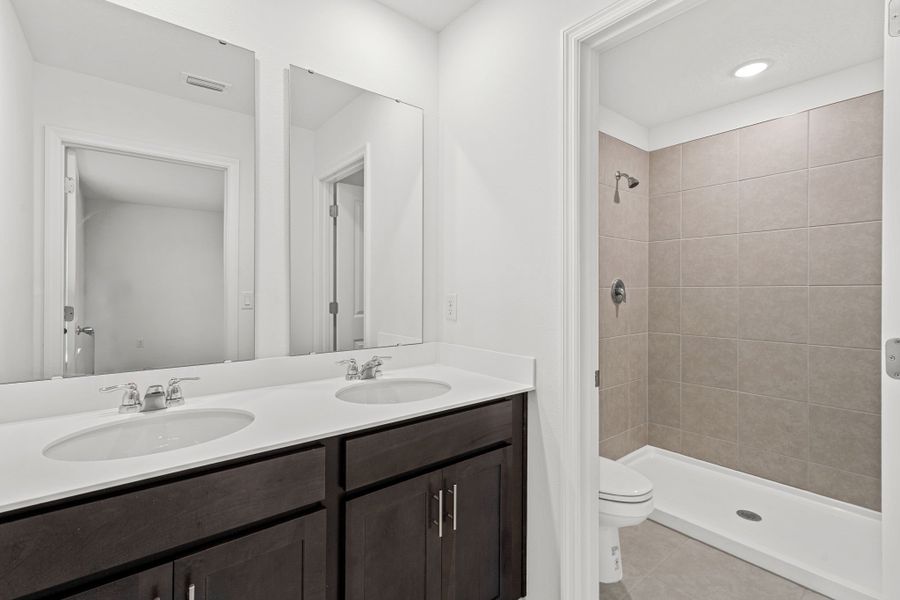 Furnished interior view inside a new home in Shenandoah Reserve, Orlando (Image 16).