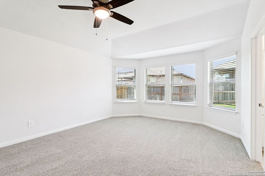 Spacious, unfurnished interior of a new home in Lark Canyon, New Braunfels (Image 35).