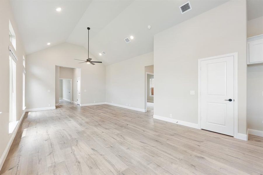 Spacious, unfurnished interior of a new home in Star Ranch, Godley (Image 21).