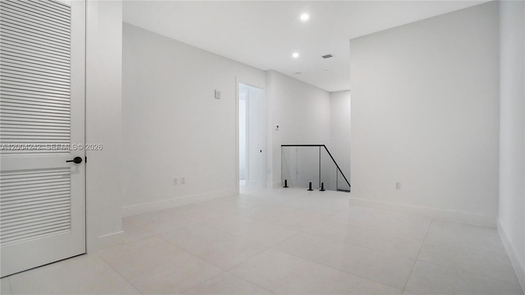 Spacious, unfurnished interior of a new home in , Miami (Image 20).