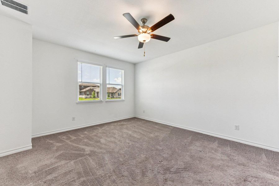 Spacious, unfurnished interior of a new home in Stonewall Ranch, Liberty Hill (Image 29).