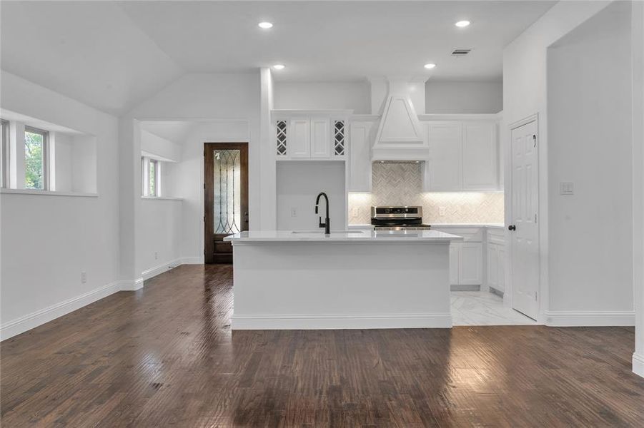 Furnished interior view inside a new home in , Terrell (Image 5).