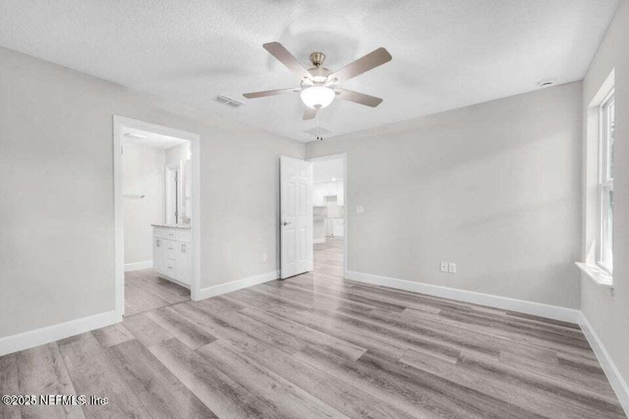 Spacious, unfurnished interior of a new home in , Jacksonville (Image 17).