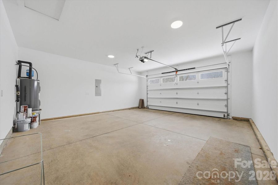 Spacious, unfurnished interior of a new home in , Maiden (Image 33).