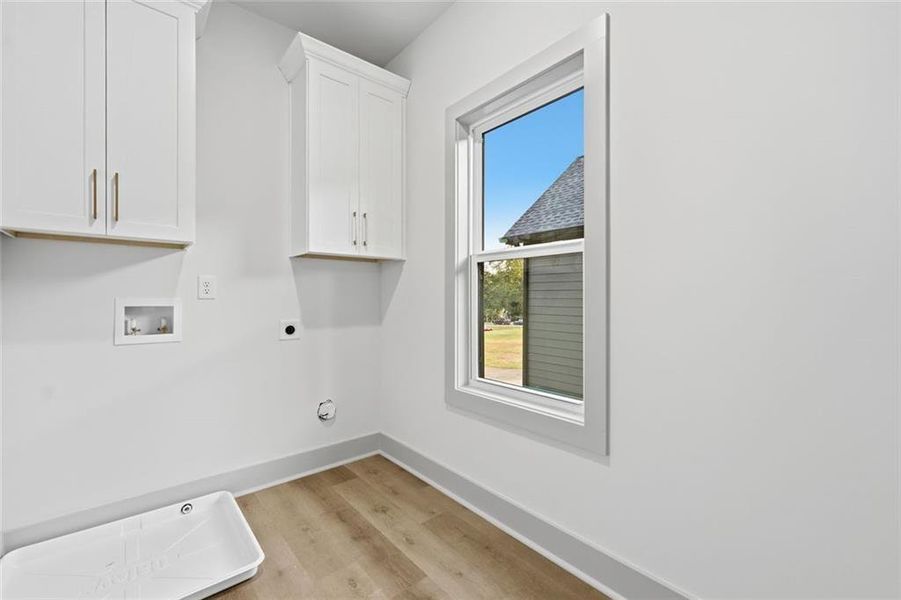 Spacious, unfurnished interior of a new home in , Athens (Image 30).