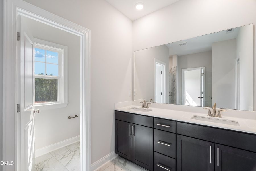 SUN_SutherlandStation_Pic_LandrumIII_Own