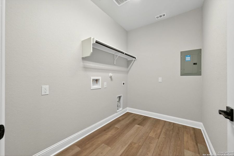 Spacious, unfurnished interior of a new home in , Castroville (Image 32).