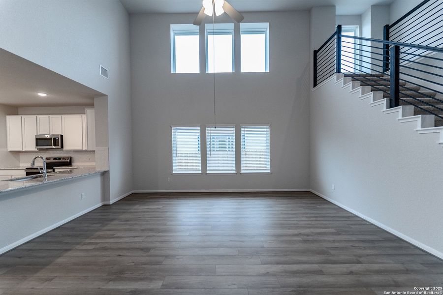 Spacious, unfurnished interior of a new home in Cloud Country, New Braunfels (Image 16).