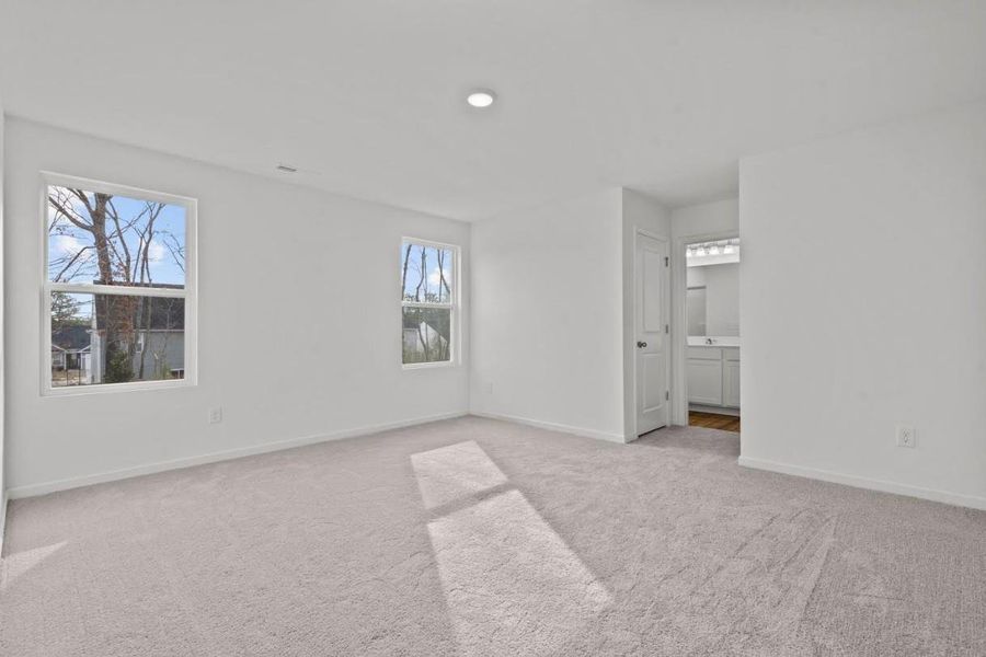 Spacious, unfurnished interior of a new home in Castlewood South, Taylor (Image 9).
