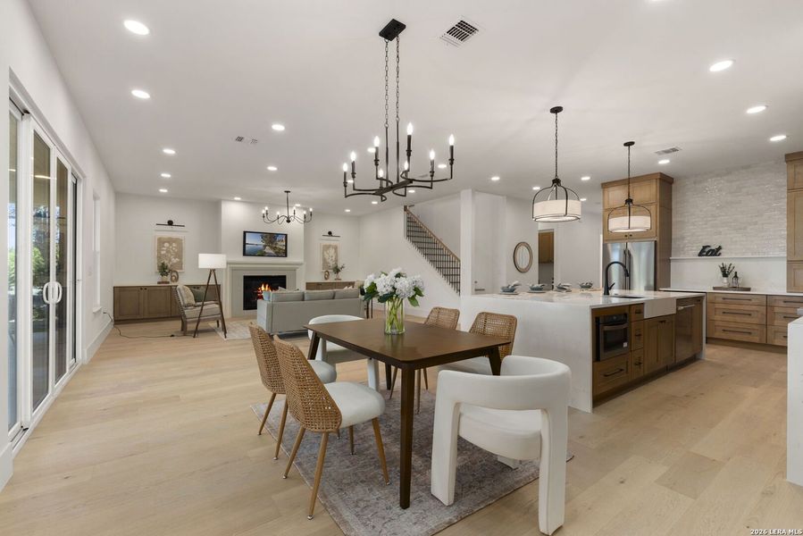 Furnished interior view inside a new home in , Bandera (Image 10).