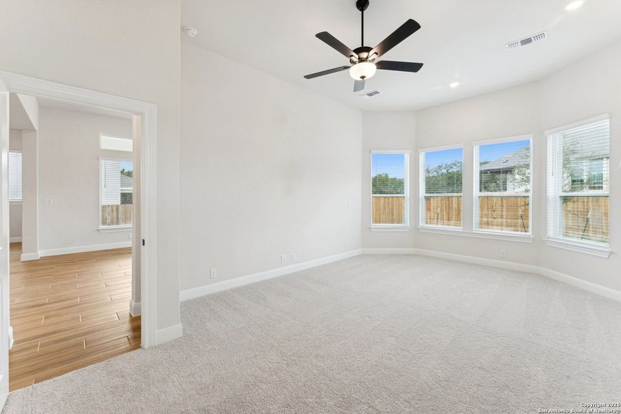 Spacious, unfurnished interior of a new home in Davis Ranch 50', San Antonio (Image 29).