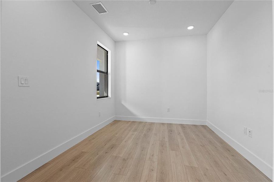 Spacious, unfurnished interior of a new home in Cresswind Lakewood Ranch, Lakewood Ranch (Image 16). Spacious, unfurnished interior of a new home in Cresswind Lakewood Ranch, Lakewood Ranch (Image 16).