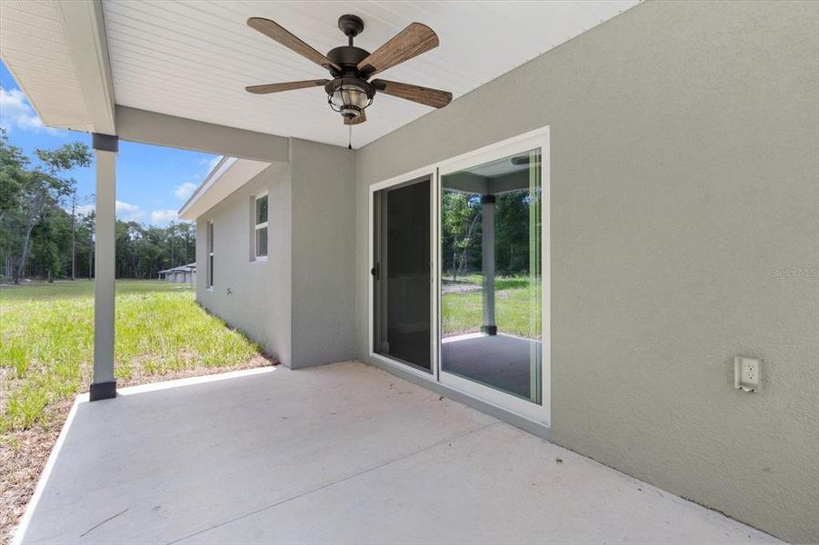 Exterior details and patio area of a home in , Citrus Springs (Image 4).