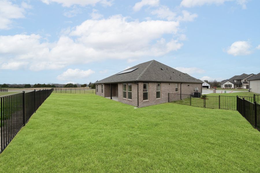Exterior details and patio area of a home in Heath Golf and Yacht Club, Heath (Image 2).