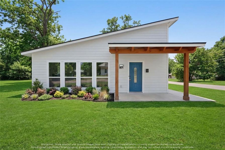 Exterior details and patio area of a home in , Paris (Image 19).