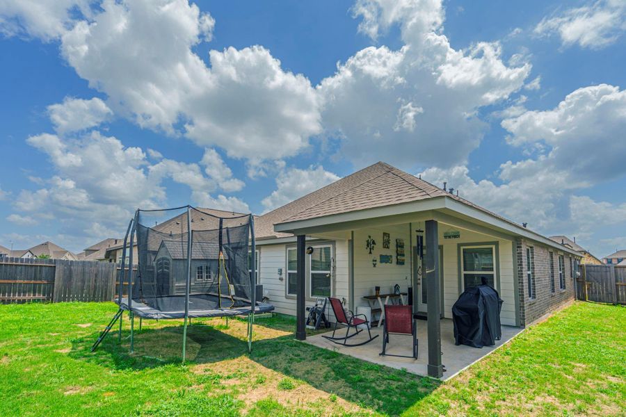 Exterior details and patio area of a home in , Waller (Image 4).