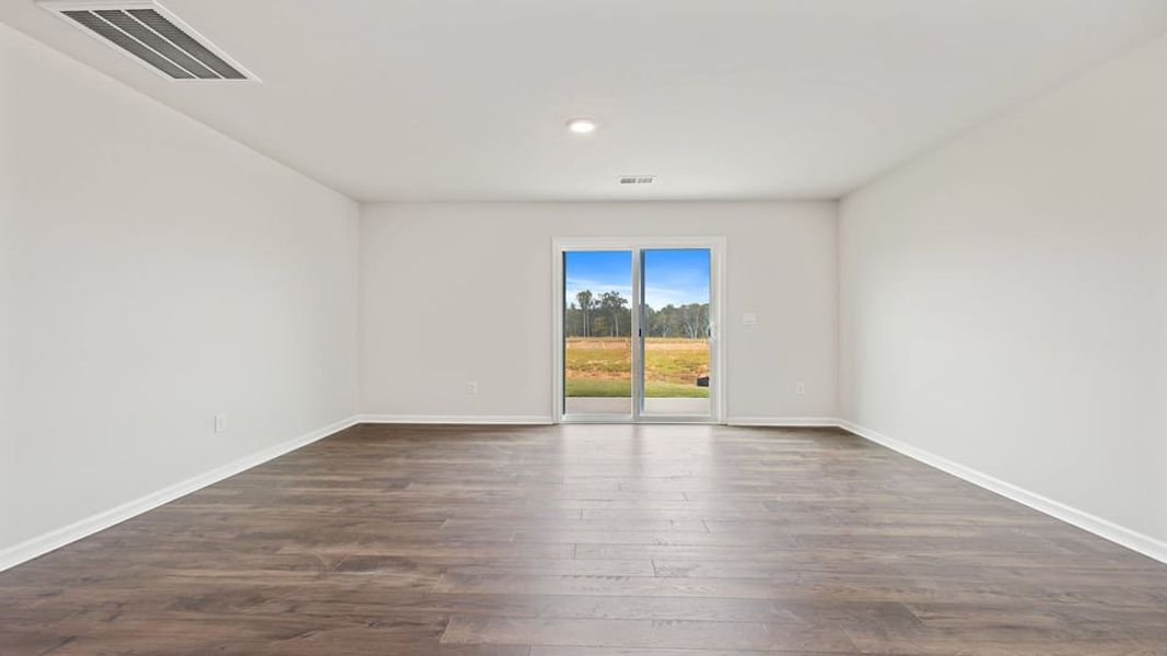 Spacious, unfurnished interior of a new home in Baxter Village, Boiling Springs (Image 19).