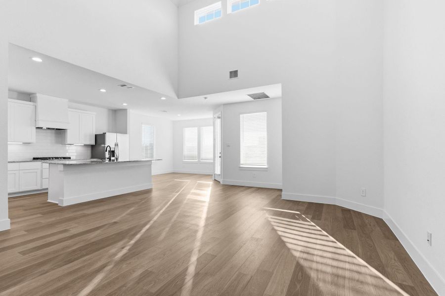 Spacious, unfurnished interior of a new home in , League City (Image 27).