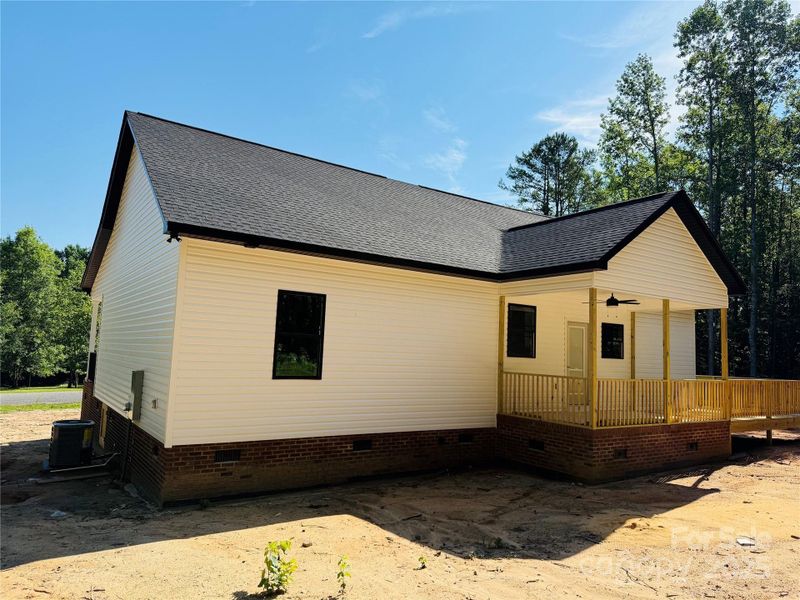 Exterior details and patio area of a home in , Catawba (Image 4).