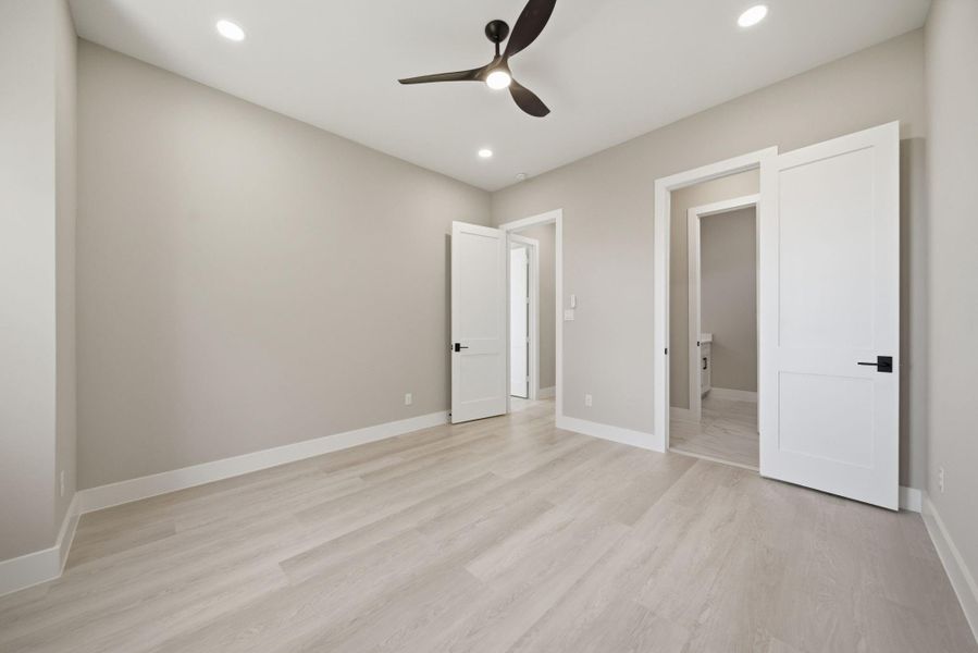 Spacious, unfurnished interior of a new home in , Tomball (Image 30).
