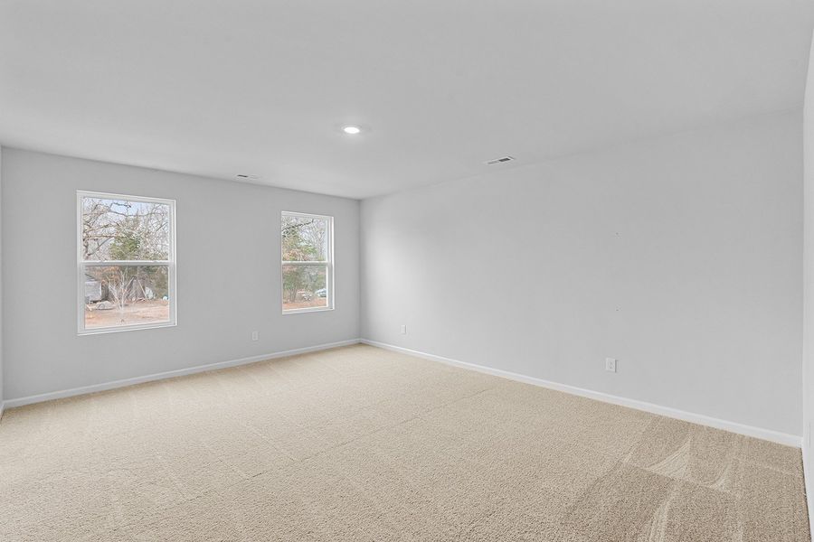 Spacious, unfurnished interior of a new home in Hanes Lake, Winston-Salem (Image 24).
