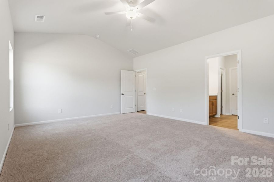 Spacious, unfurnished interior of a new home in Piper Creek, Newton (Image 15). Spacious, unfurnished interior of a new home in Piper Creek, Newton (Image 15).