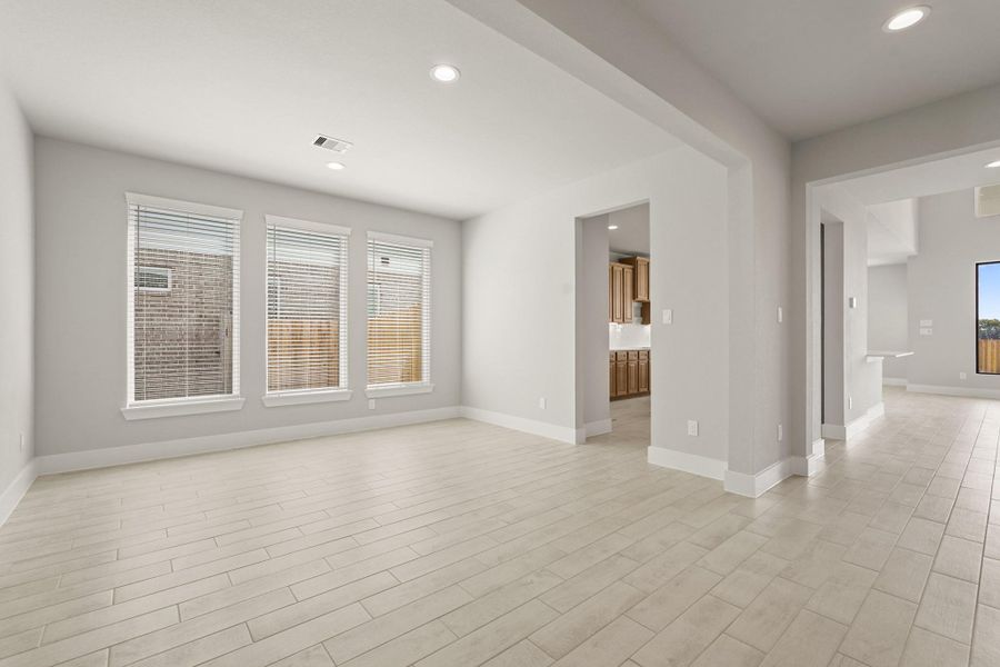 Spacious, unfurnished interior of a new home in Briarwood Crossing, Rosenberg (Image 29).