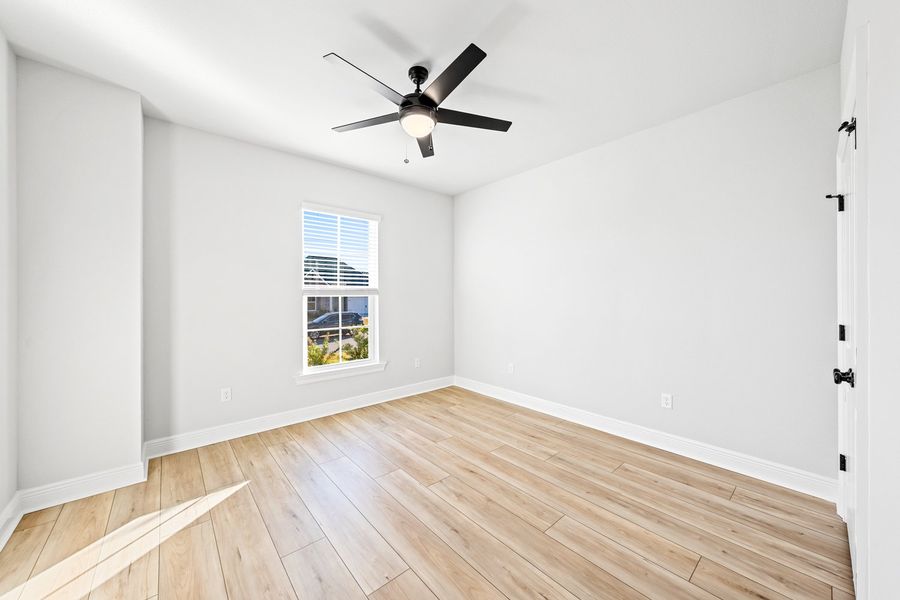 Spacious, unfurnished interior of a new home in Eagle Pointe, Pensacola (Image 14).
