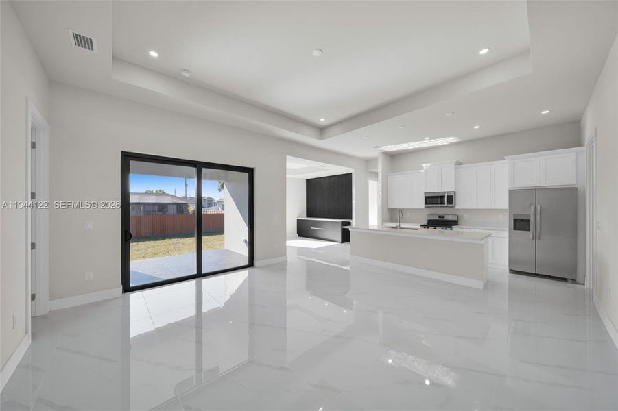 Spacious, unfurnished interior of a new home in , Lehigh Acres (Image 23).