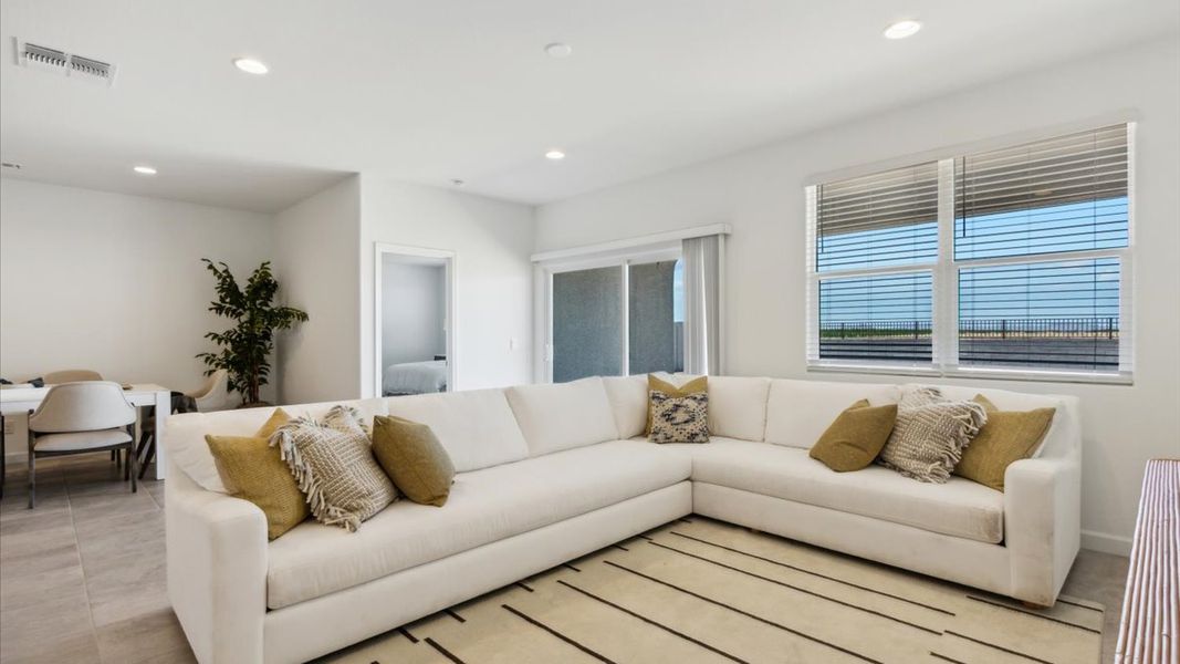 Representative furnished interior of a home built from the Justin by D.R. Horton in Sorrento, Maricopa (Image 12).