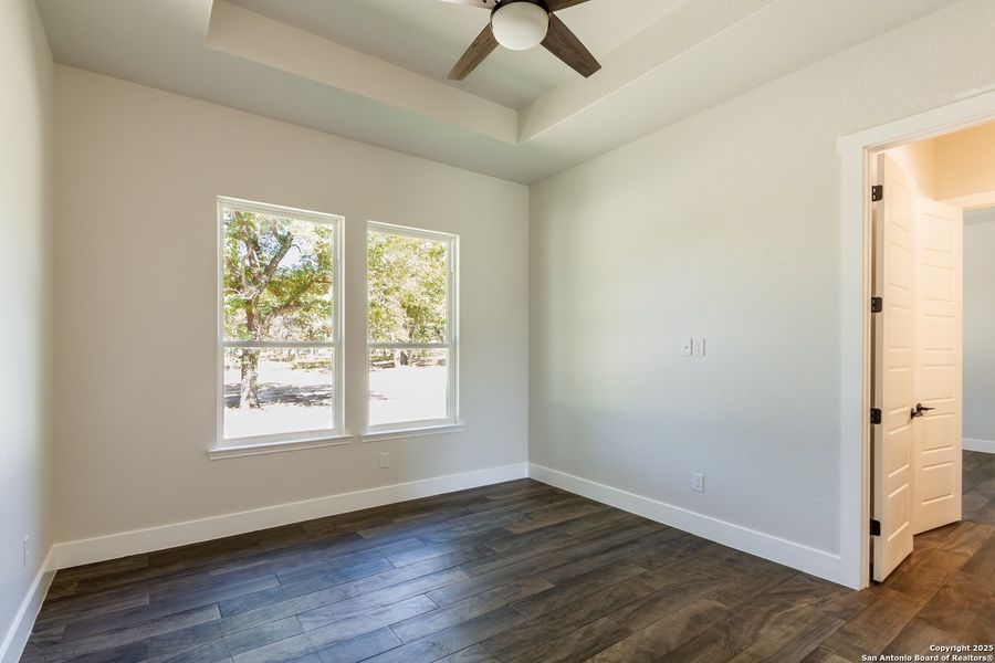 Spacious, unfurnished interior of a new home in , La Vernia (Image 18).